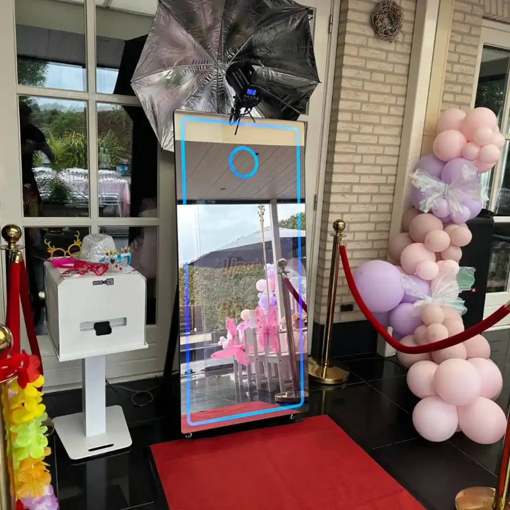 Mirror booth