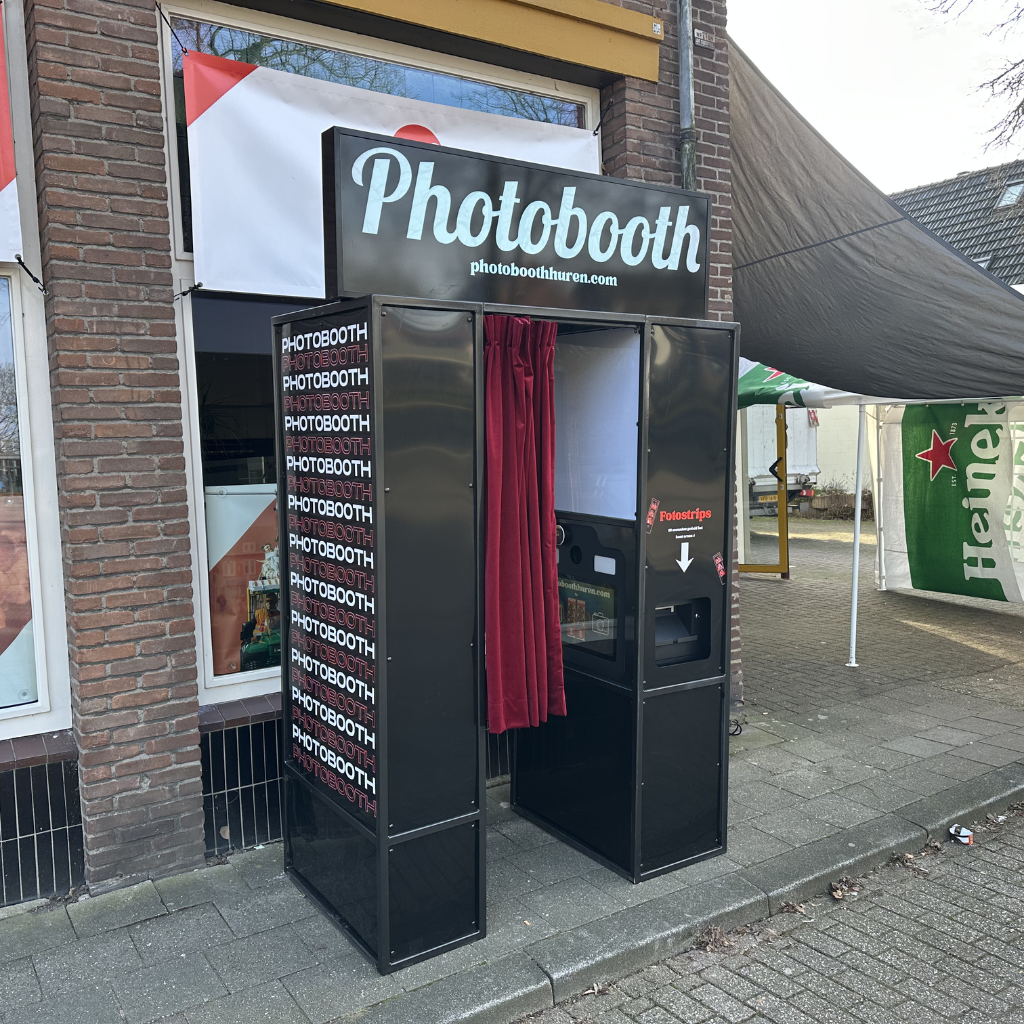 Het hokje op straat voor een horecazaak